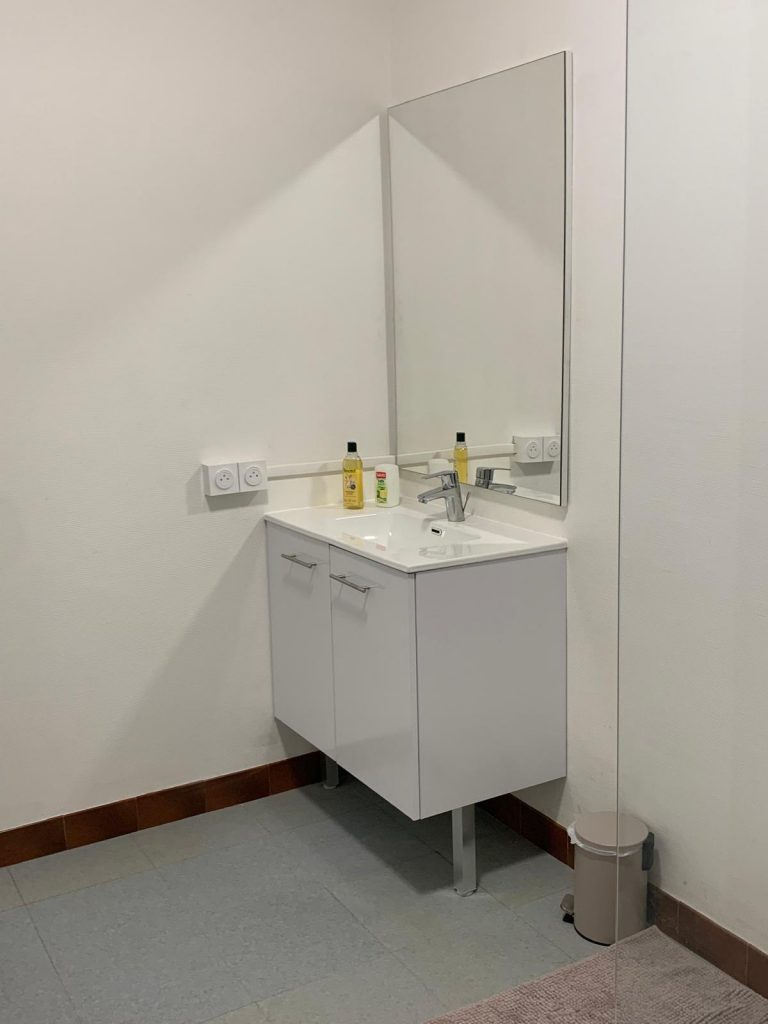 sdb chambre soleil lavabo arbre de vie montmarautl